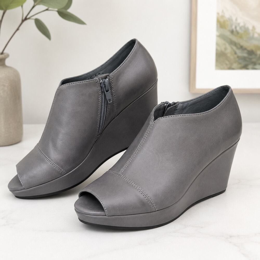 Chocolat Blu Weaver Gray Leather Peep Toe Wedge Booties Women's 7.5 NWOB